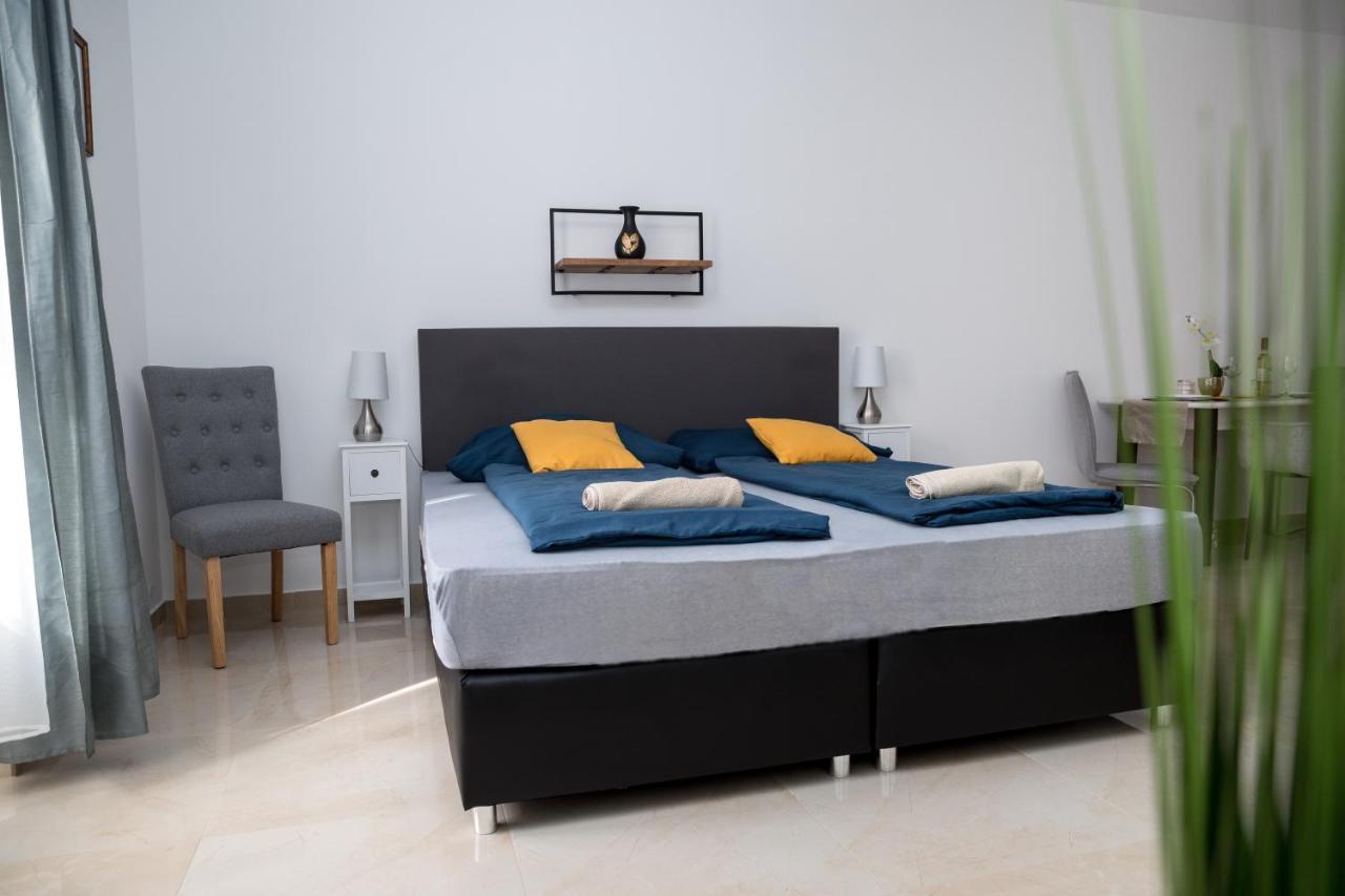 Kossuth Apartmanhaz Tata Exterior photo