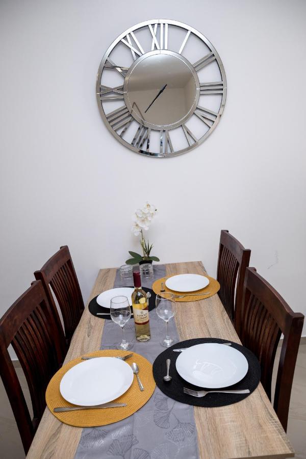 Kossuth Apartmanhaz Tata Exterior photo