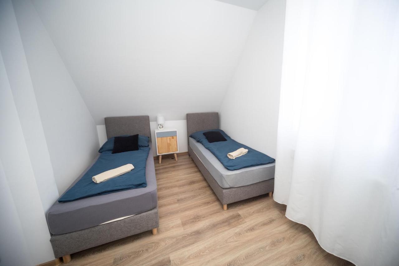 Kossuth Apartmanhaz Tata Exterior photo