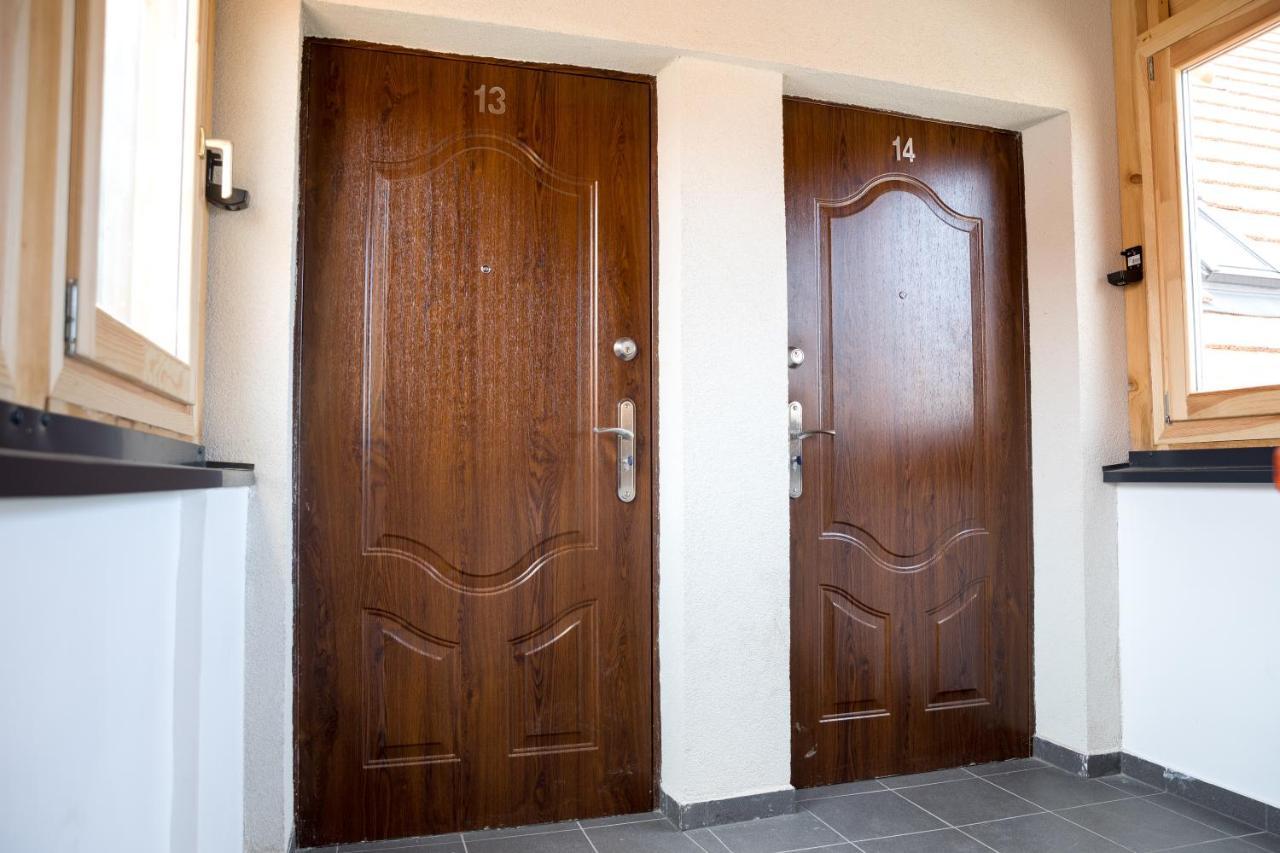 Kossuth Apartmanhaz Tata Exterior photo