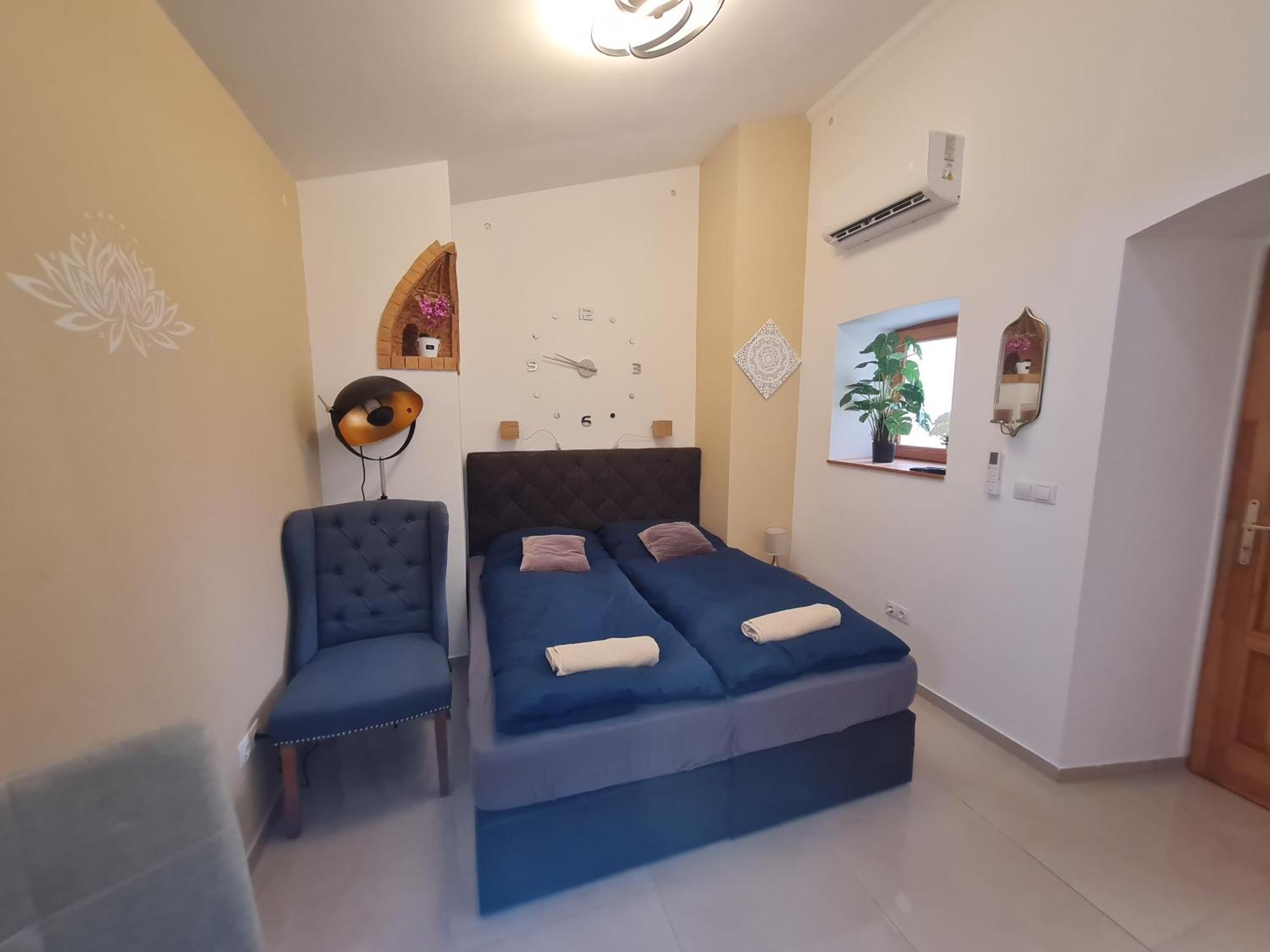 Kossuth Apartmanhaz Tata Exterior photo